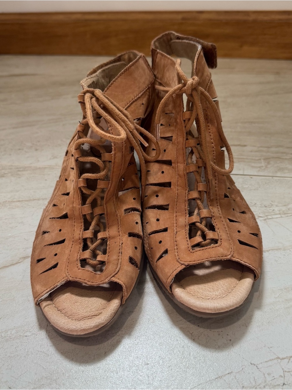 Earth Women Tan Lace-Up Cutout Sandals